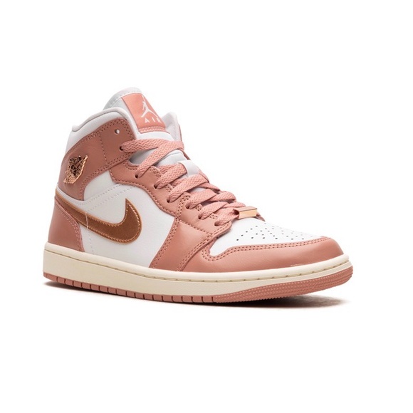 SALE! NWT Jordan 1 Pink and White High-Top Sneakers With Box & Crease Protectors - Picture 2 of 6